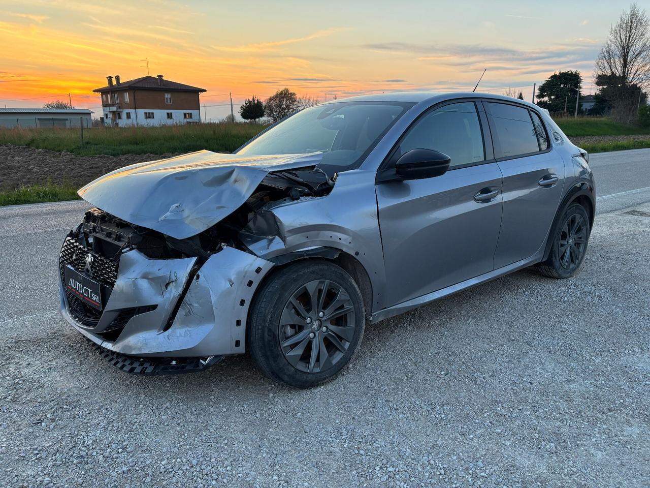 Peugeot 208 motore elettrico 136 CV 5 porte Allure