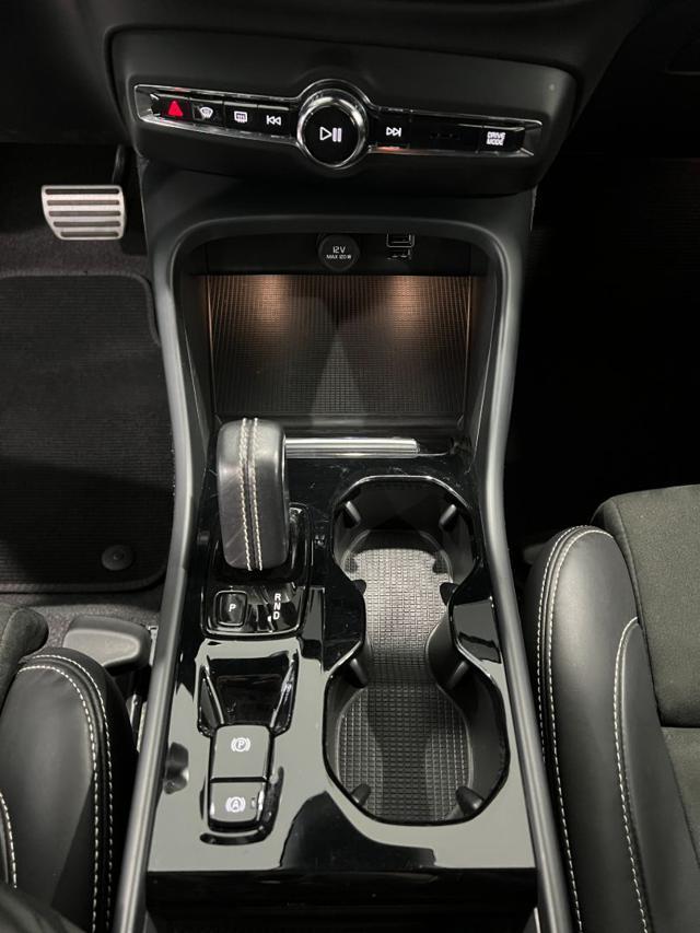 VOLVO XC40 T5 Recharge Plug-in Hybrid R-design PREZZO REALE