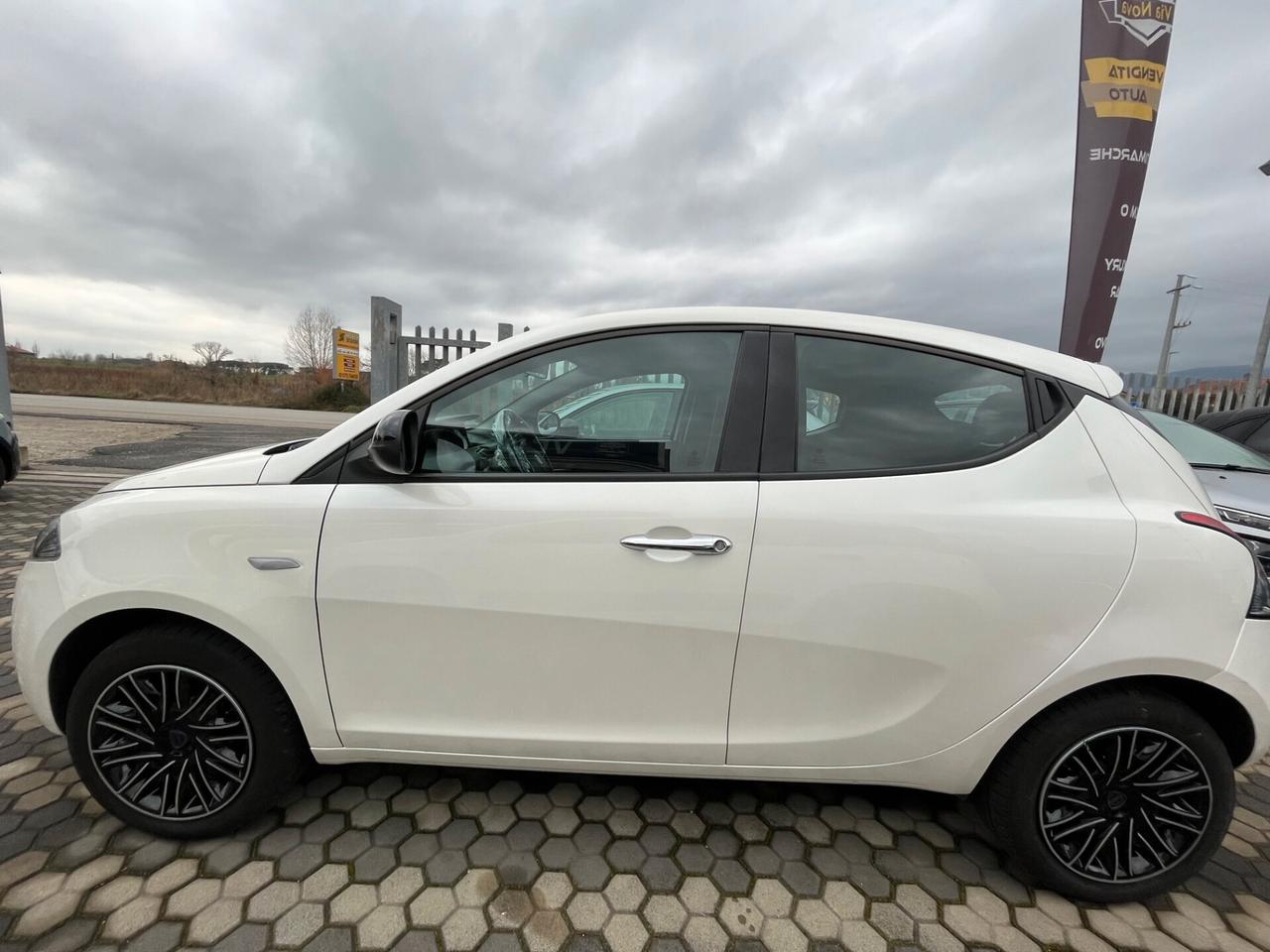 Lancia Ypsilon 1.2 69 CV 5 porte S&S Gold