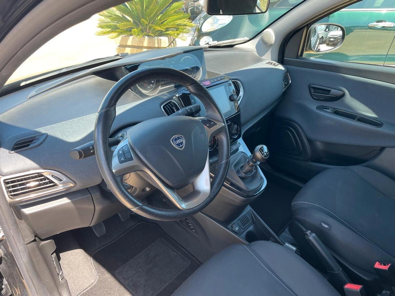 Lancia Ypsilon 1.0 FireFly S&S Hybrid Gold