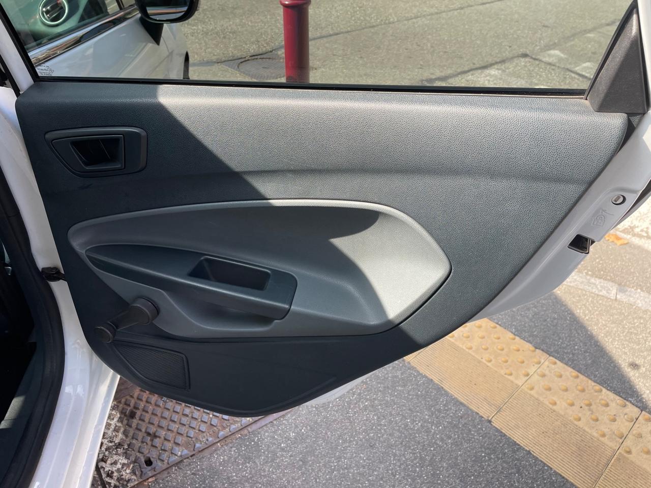 Ford Fiesta 1.4 TDCi 68CV 5 porte Titanium/GARANZIA