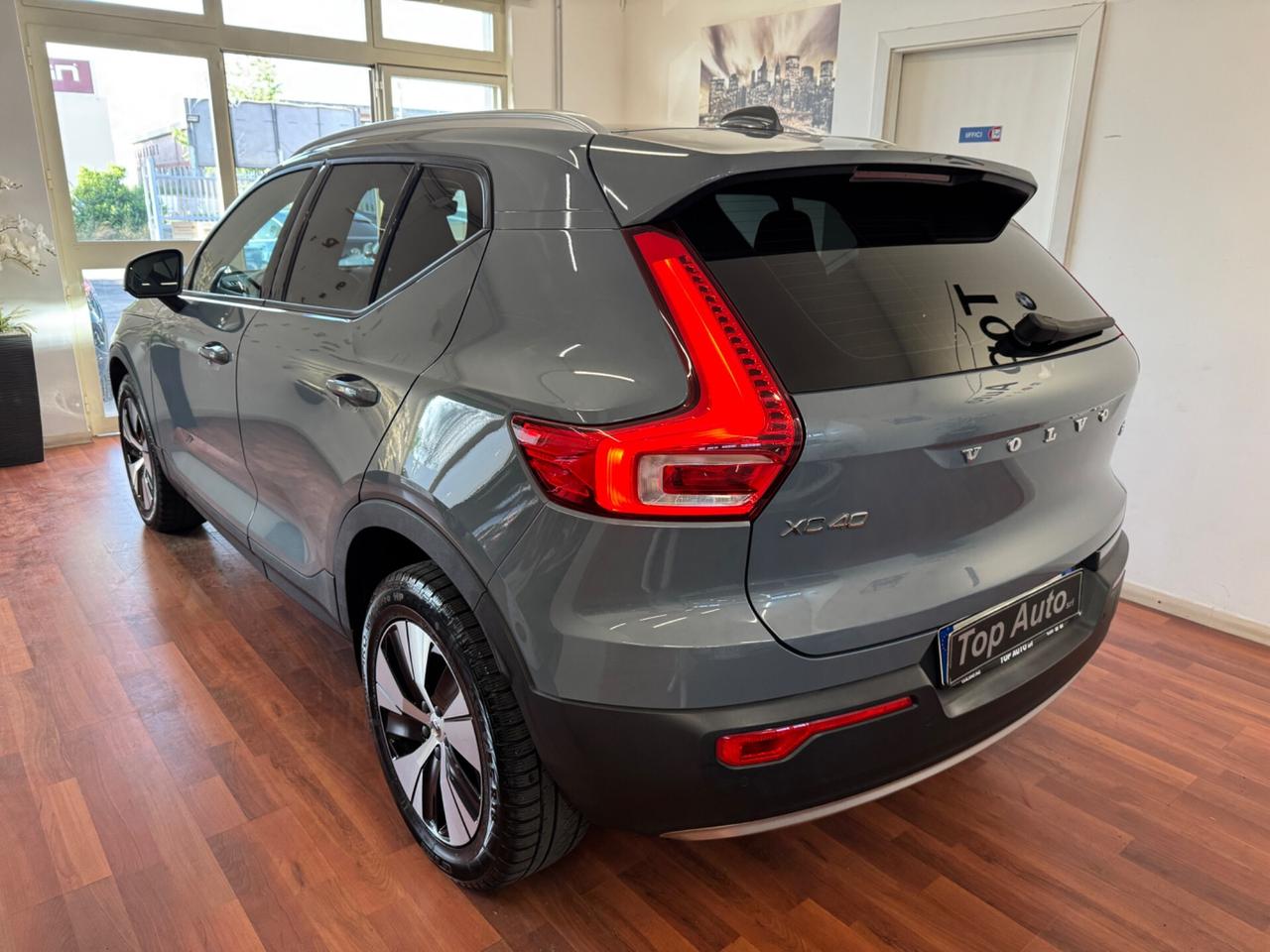VOLVO XC 40 D3 GEARTRONIC MOMENTUM PRO - MY21