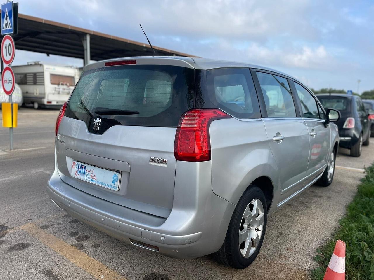 Peugeot 5008 1.6 HDi 110CV cambio robotizzato Tecn