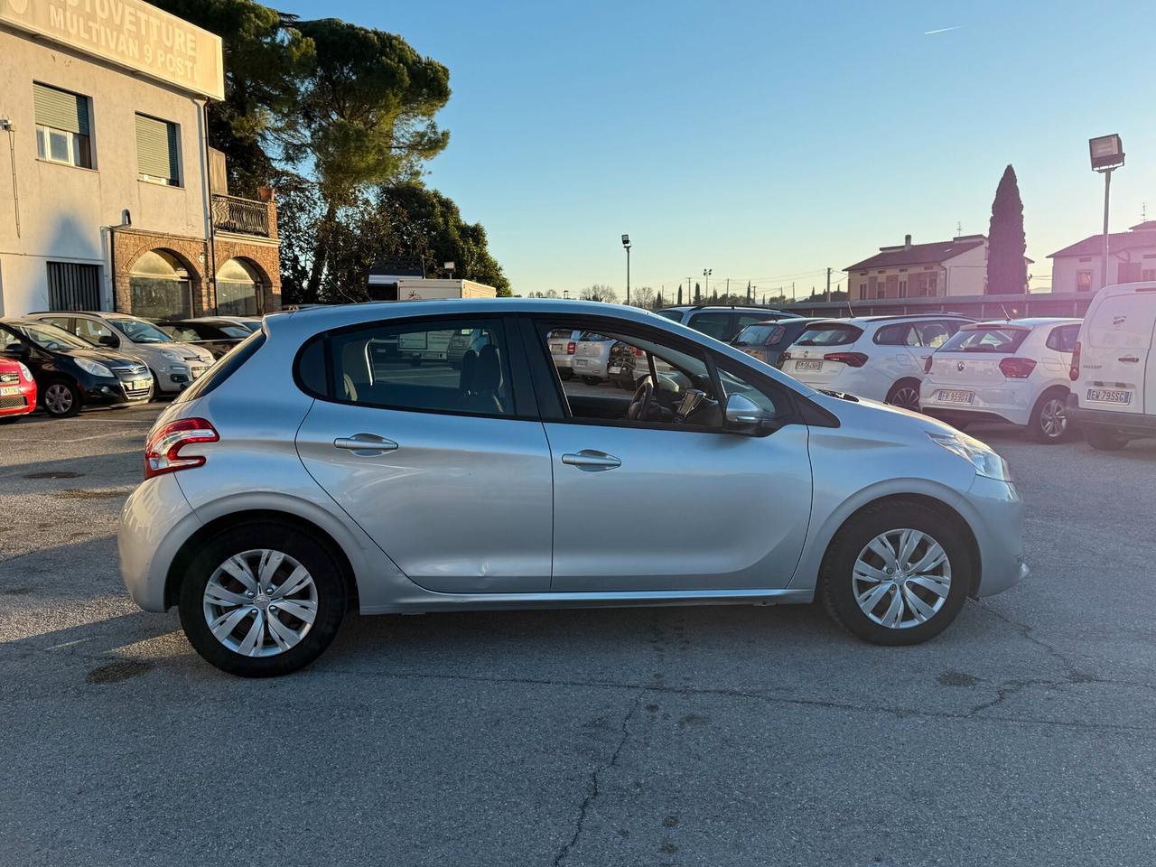 Peugeot 208 1.4 HDi 68 CV 5 porte Allure