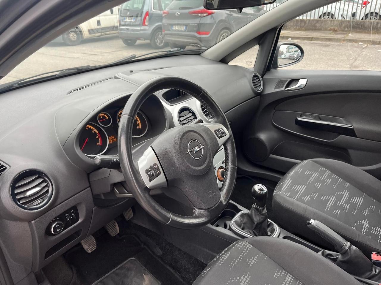 Opel Corsa 1.2 5 porte Club **NEOPATENTATI**