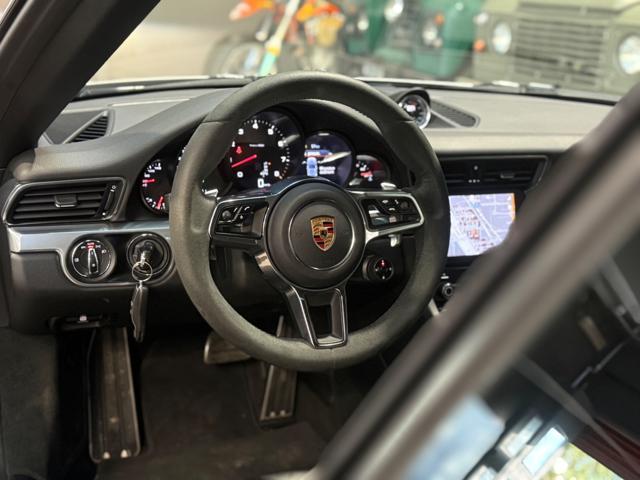 PORSCHE 911 3.0 Carrera 4 Coupé