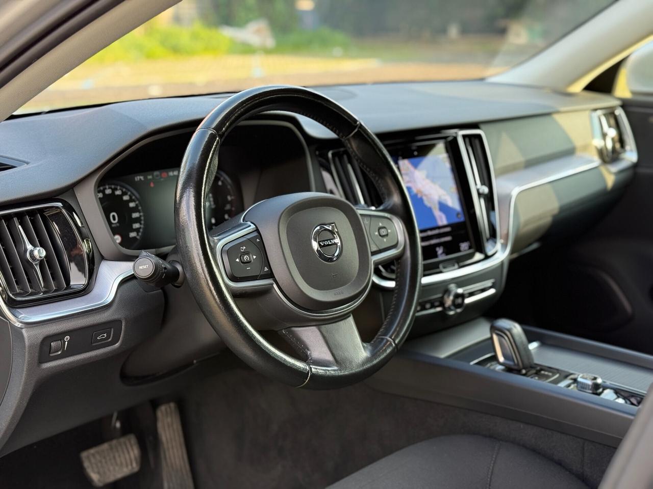 VOLVO V60 2021 B4 Geartronic R-Design