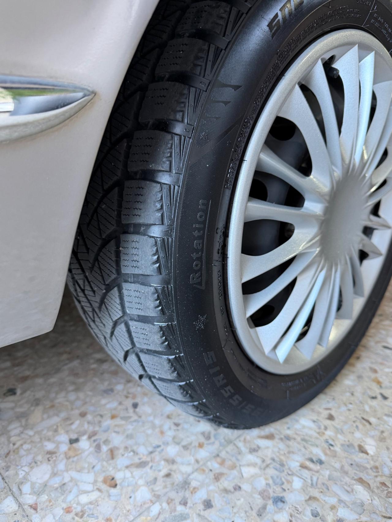 Lancia Ypsilon 1.3 MJT 75 CV