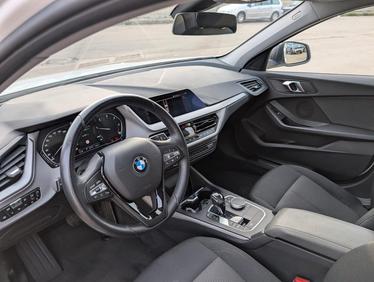 Bmw 116 116d 5p. Business Advantage