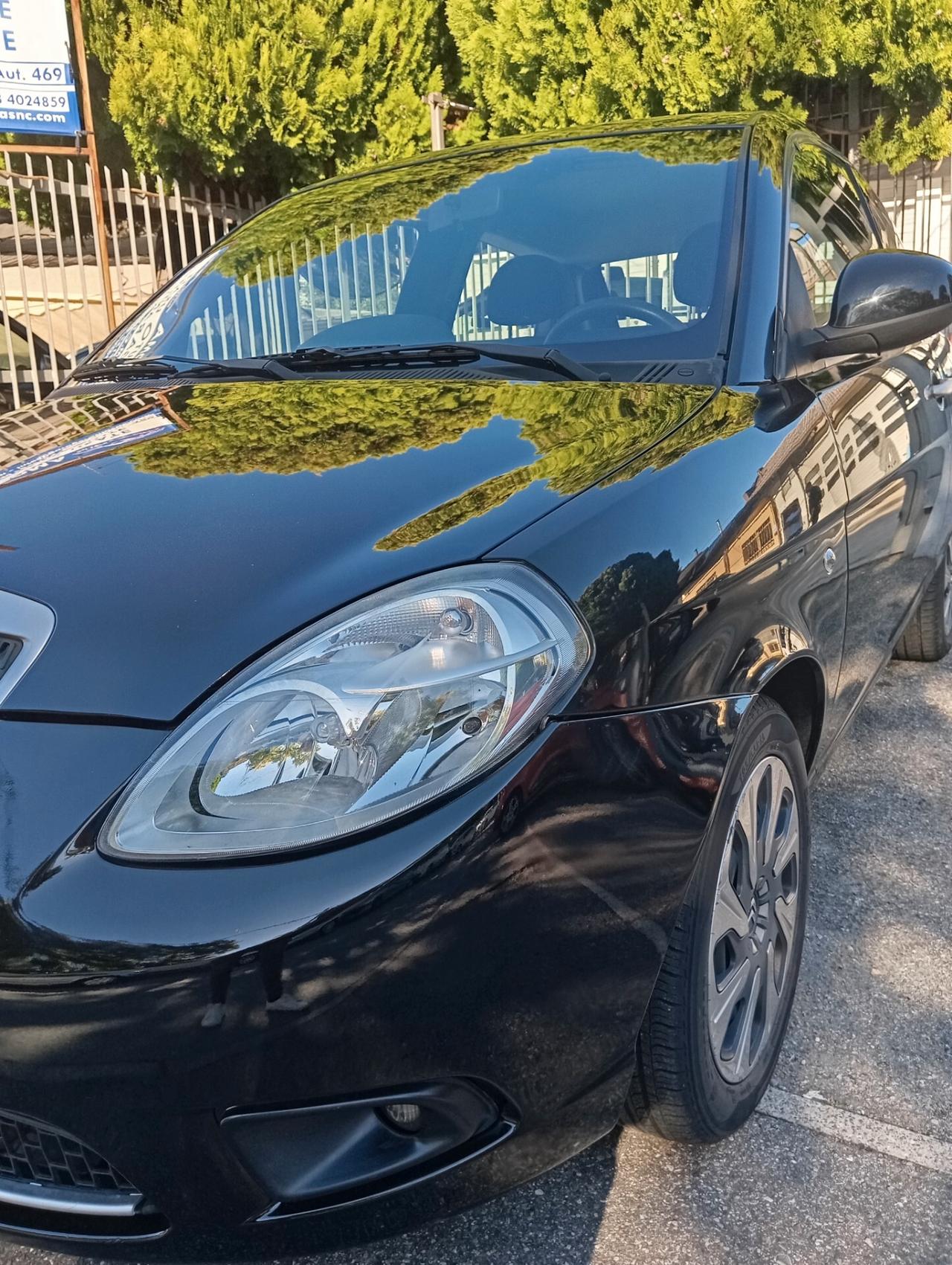 Lancia Ypsilon 1.2 Argento valuto permute