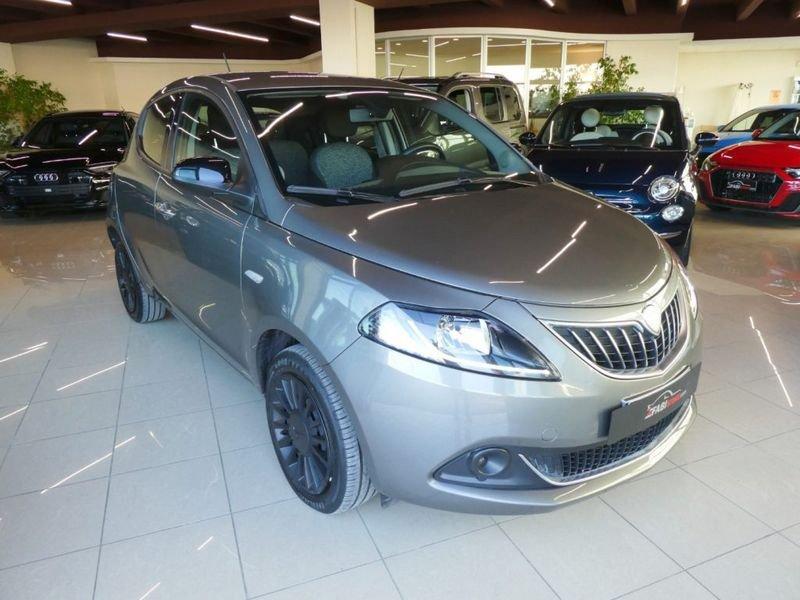 Lancia Ypsilon 1.0 hybrid 70 Cv Silver Plus - OK NEOPATENTATI