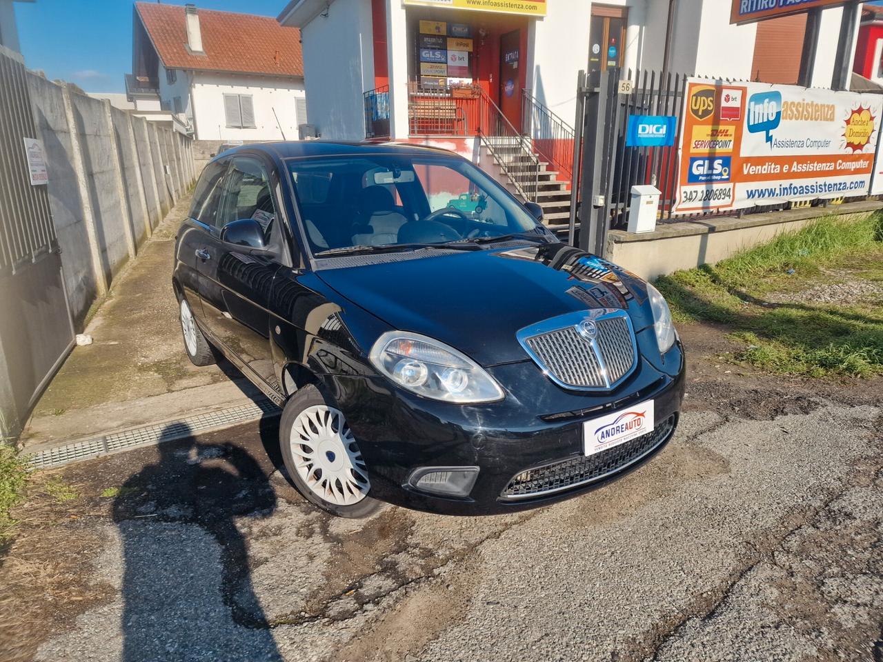 Lancia Ypsilon 1.2 69 CV Unyca