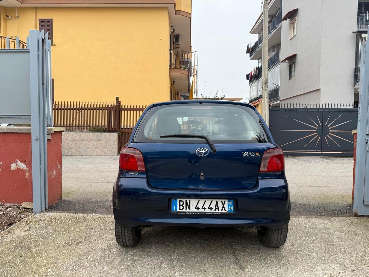 Toyota Yaris 1.0i 16V cat 3 porte Sol