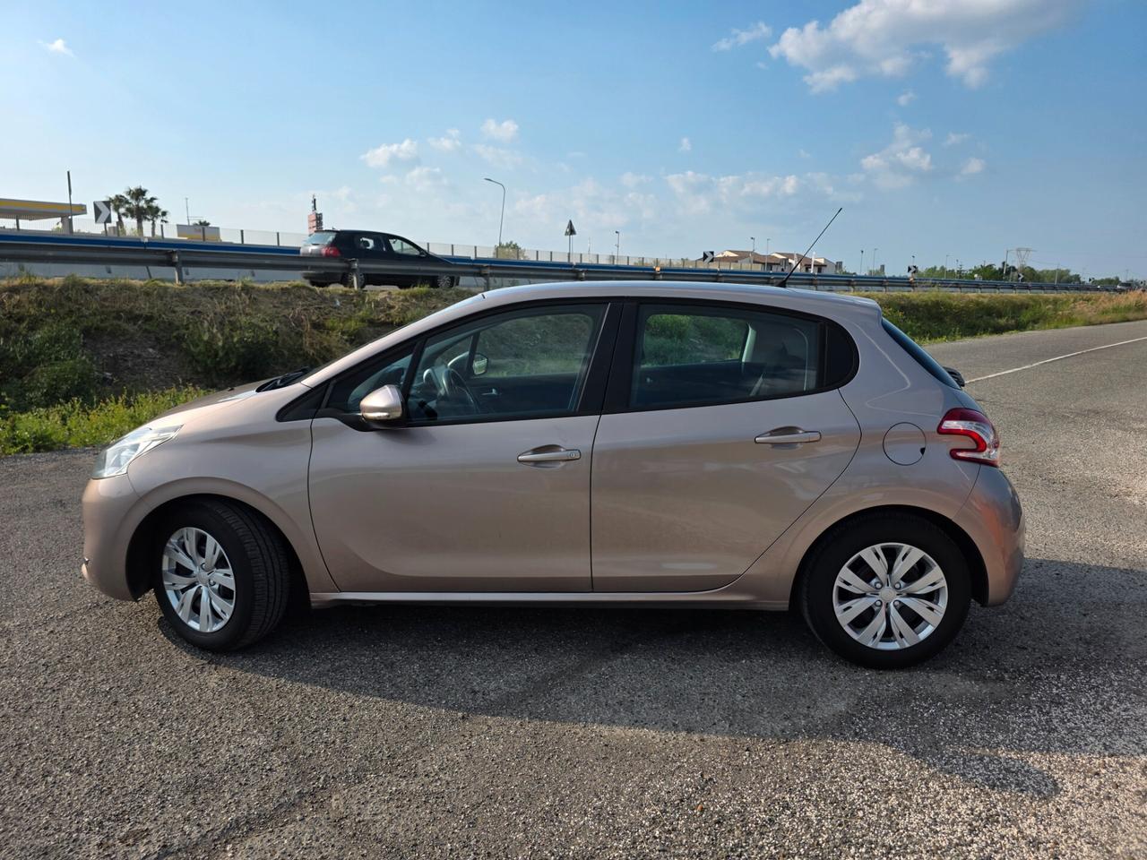 Peugeot 208 1.4 HDi 68 CV 5 porte Allure