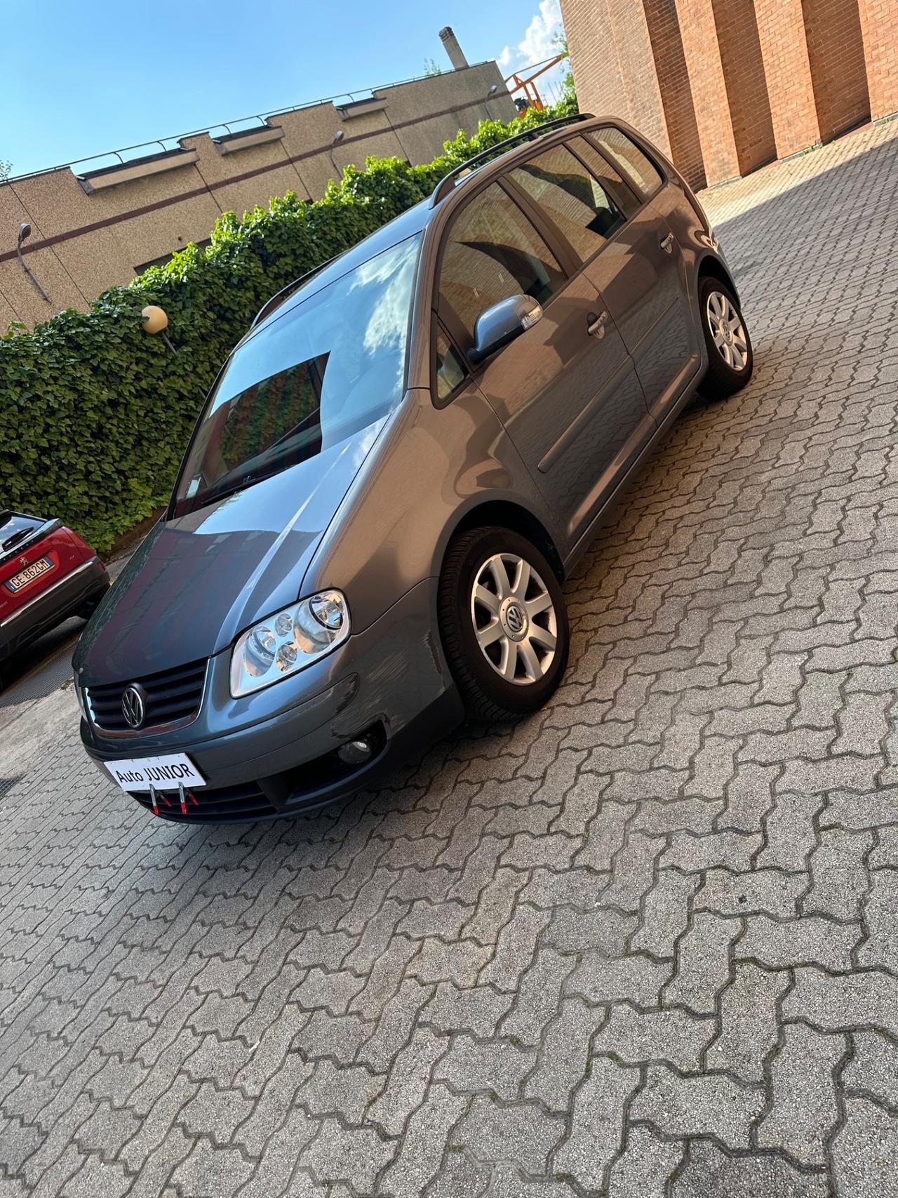 Volkswagen Touran 1.6 16V FSI Goal
