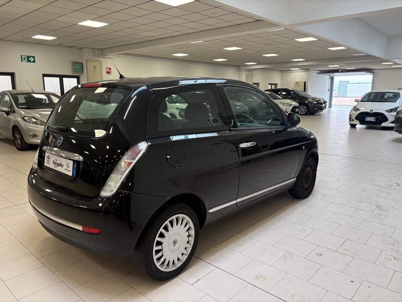 Lancia Ypsilon 1.2 8v New Oro 69cv