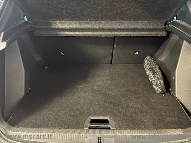 PEUGEOT 2008 PureTech 100 S&S Allure Navi Pack