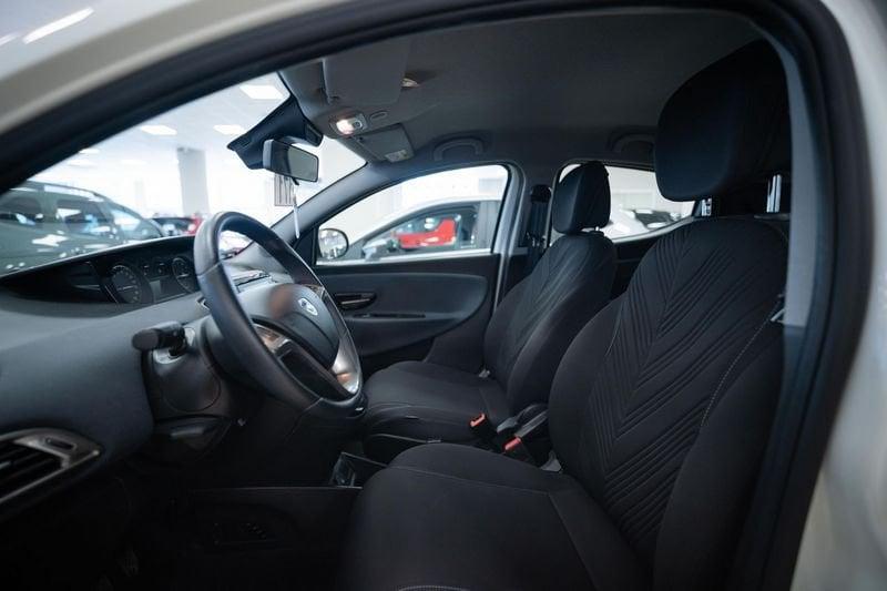 Lancia Ypsilon 1.0 firefly hybrid Gold s&s 70cv