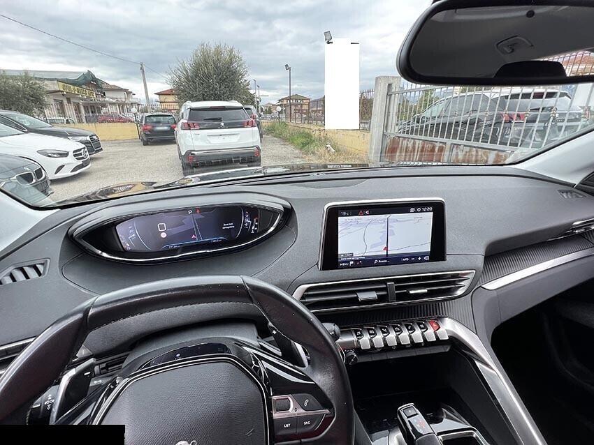 PEUGEOT 3008 1.2 benzina NAVI-AUTOMATICA