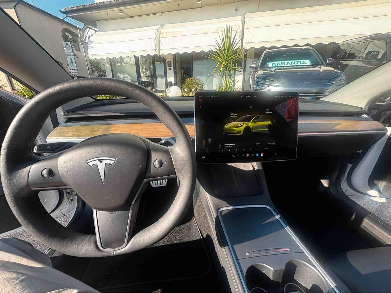 Tesla Model 3 Long Range AWD Performance Summon