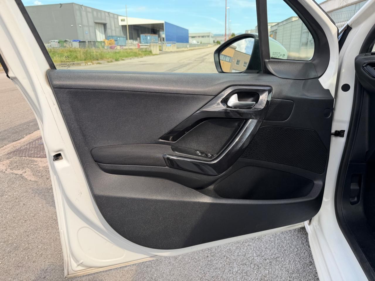 Peugeot 208 1.4 HDi 68 CV 5 porte 12. GARANZIA