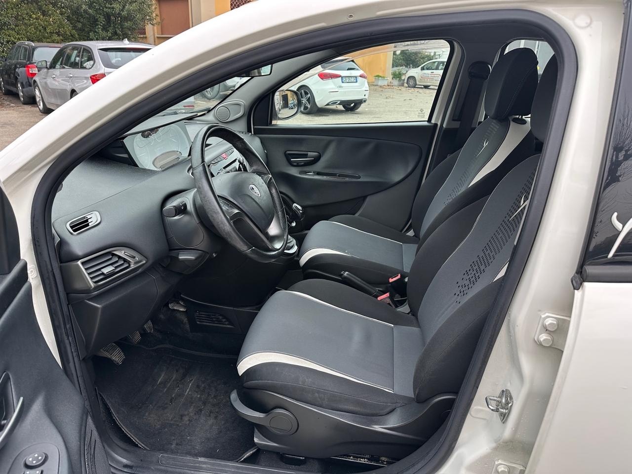 Lancia Ypsilon 0.9 TwinAir 85 CV 5 porte Metano Ecochic Gold