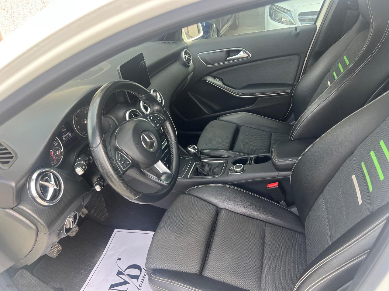 MERCEDES-BENZ A 180 d Premium PACK AMG