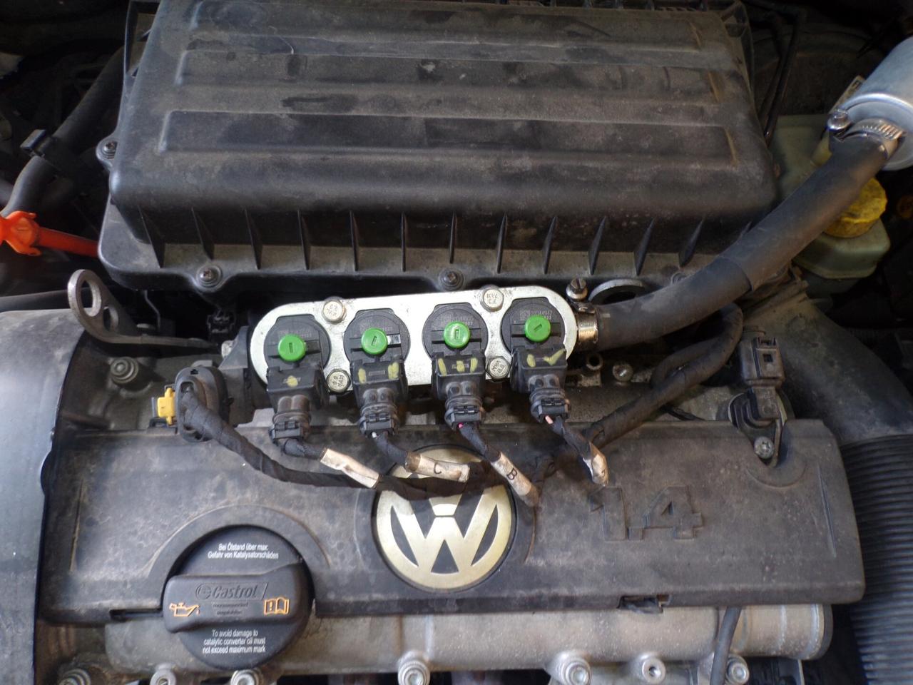 AUTO VOLKSWAGEN POLO 5P COMFORTLINE BI-FUEL DEL 2010 CON 227.500 KM