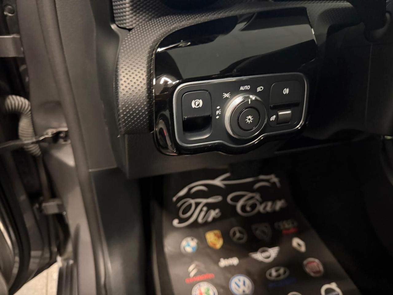 MERCEDES BENZ CLASSE A 180D SPORT 1.5 116CV PELLE NAVI CAM ANNO 2019