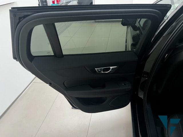 VOLVO V60 B4 (d) automatico Plus Dark