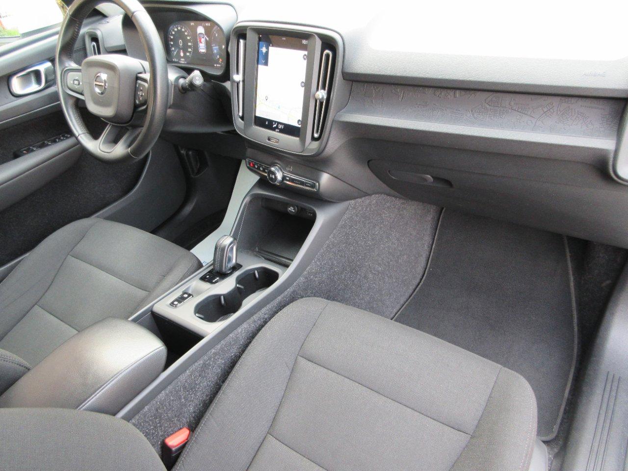 Volvo XC40 2.0 d3 Momentum Core auto