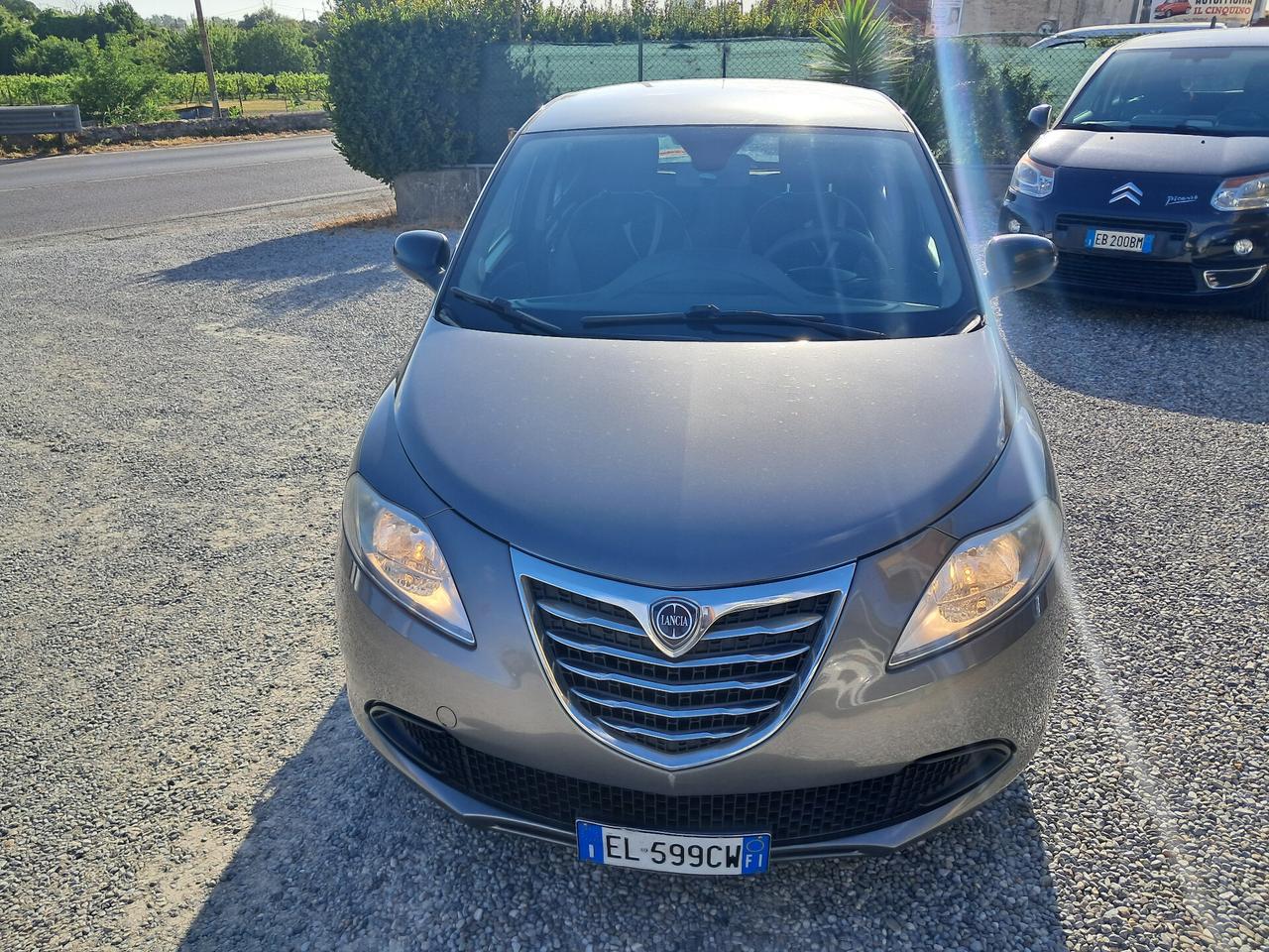 Lancia Ypsilon 1.2 69 CV 5 porte S&S Silver