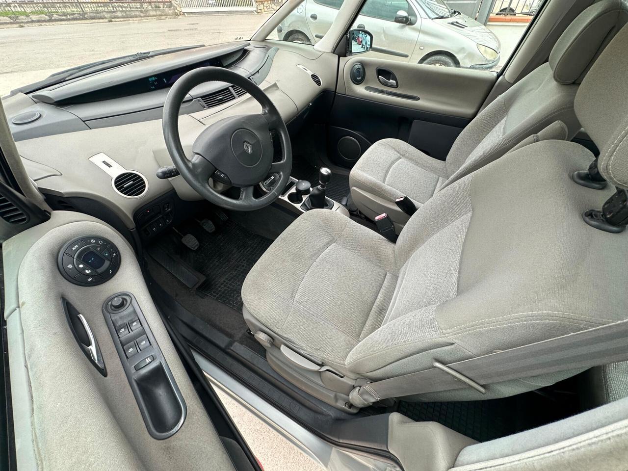 RENAULT ESPACE AUTHENTIQUE 7 POSTI