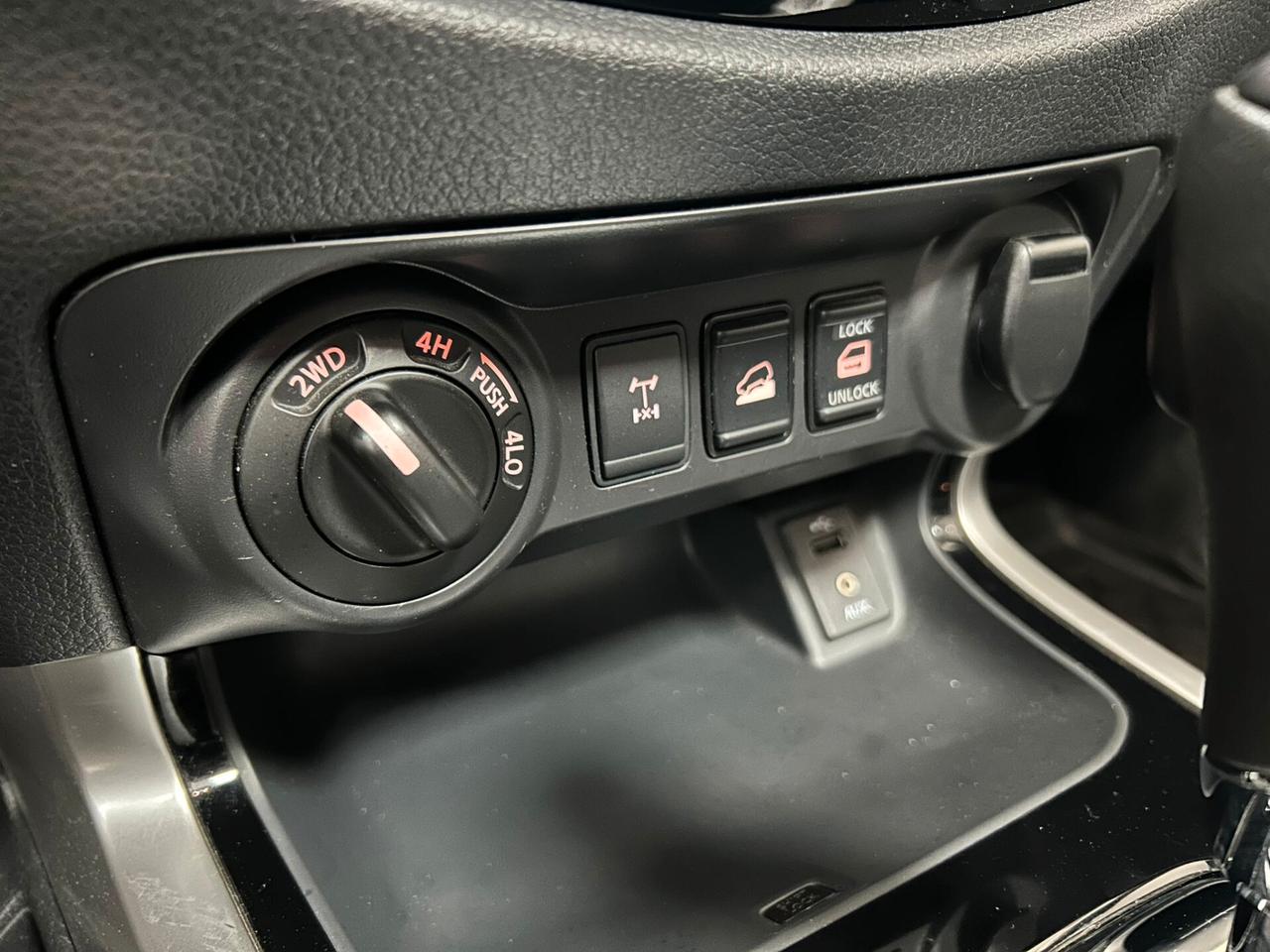 Nissan Navara 2.3 dCi 4WD D. Cab N-Connecta auto