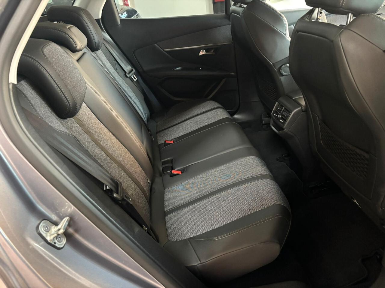 Peugeot 3008 BlueHDi 130 EAT8 Allure