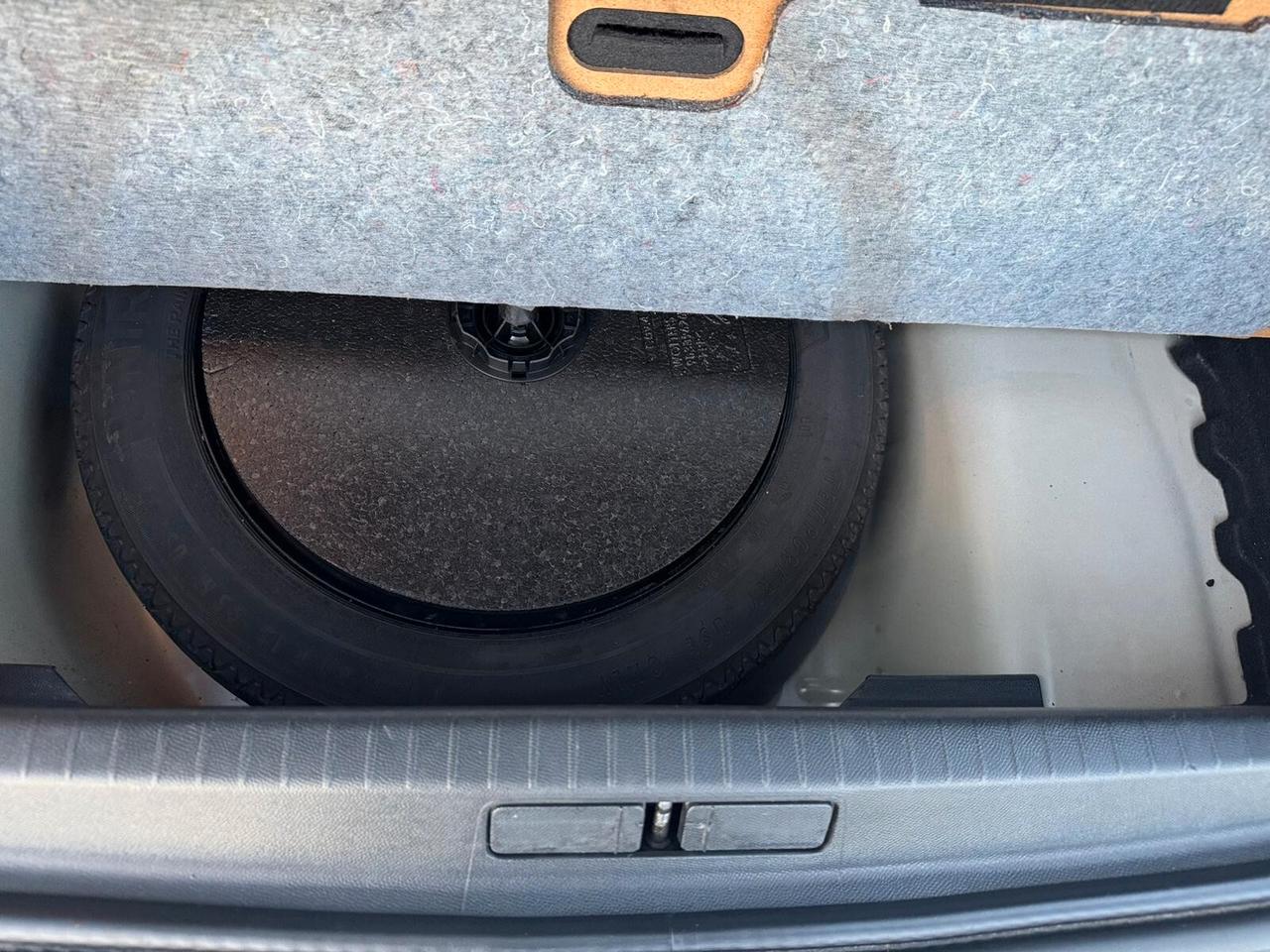 Peugeot 208 BlueHDi 100 Allure Navi Pack