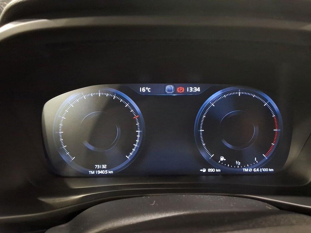 VOLVO XC40 2.0D D3 150CV 6M. MOMENTUM CORE ( FARI LED - COCKPIT - CRUISE - NAVI - SENSORI POST. )