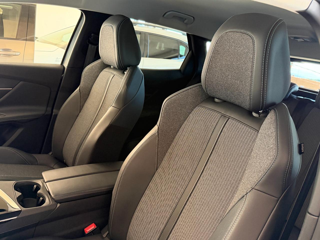 Peugeot 3008 1.5 BLUEHDI 130 cv. Eat8 ALLURE