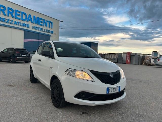 Lancia Ypsilon 1.0 FireFly 5 porte S&S Hybrid Ecochic Silver OK NEOPATENTATI