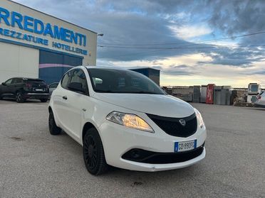 Lancia Ypsilon 1.0 FireFly 5 porte S&S Hybrid Ecochic Silver OK NEOPATENTATI