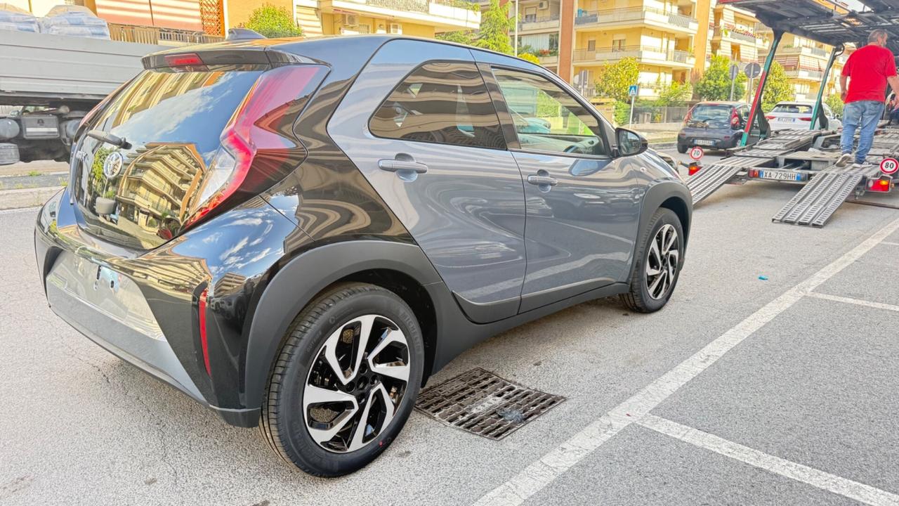 Toyota Aygo X 1.0 VVT-i 72 CV 5 porte Lounge Air S-CVT LED NAVI KAMERA PDC CERCHI 16 CAR PLAY KM 0