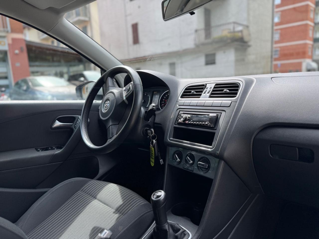 Volkswagen Polo 1.4 5 porte - CON SENSORI PER IL PARCHEGGIO - OK NEOPATENTATI