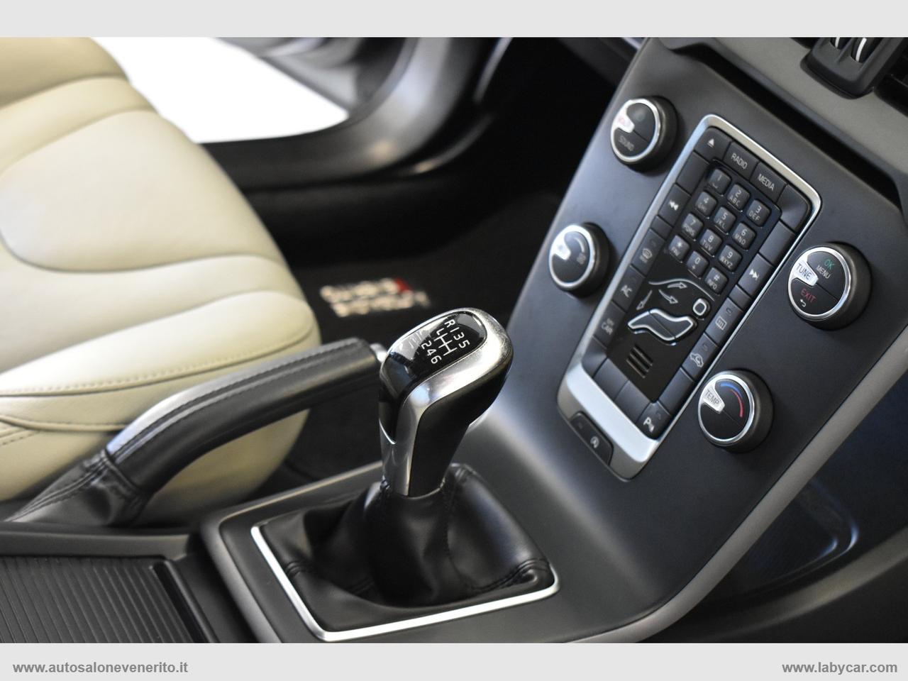 VOLVO V40 D2 1.6 Summum