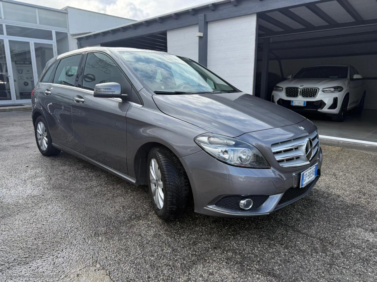 MERCEDES-BENZ B 180 d Premium