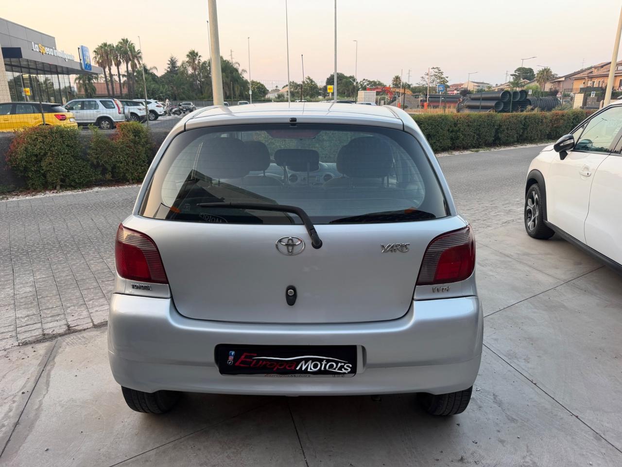 Toyota Yaris 1.0i 16V cat 5 porte Sol