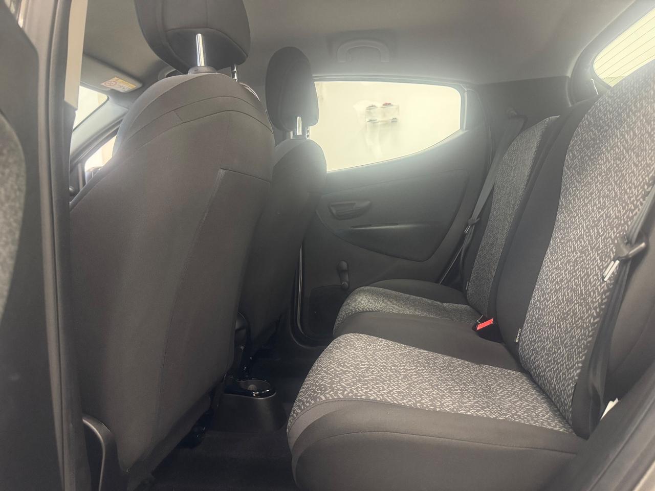 Lancia Ypsilon 1.0 FireFly 5 porte S&S Hybrid Silver