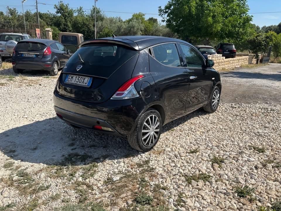 Lancia Ypsilon 1.2 69 CV Unyca