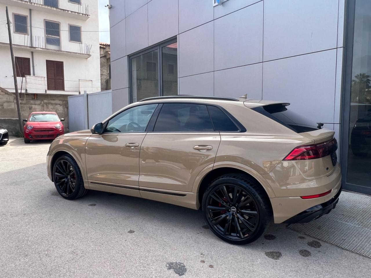 Audi Q8 50 TDI S-Line possibilità noleggio no scoring