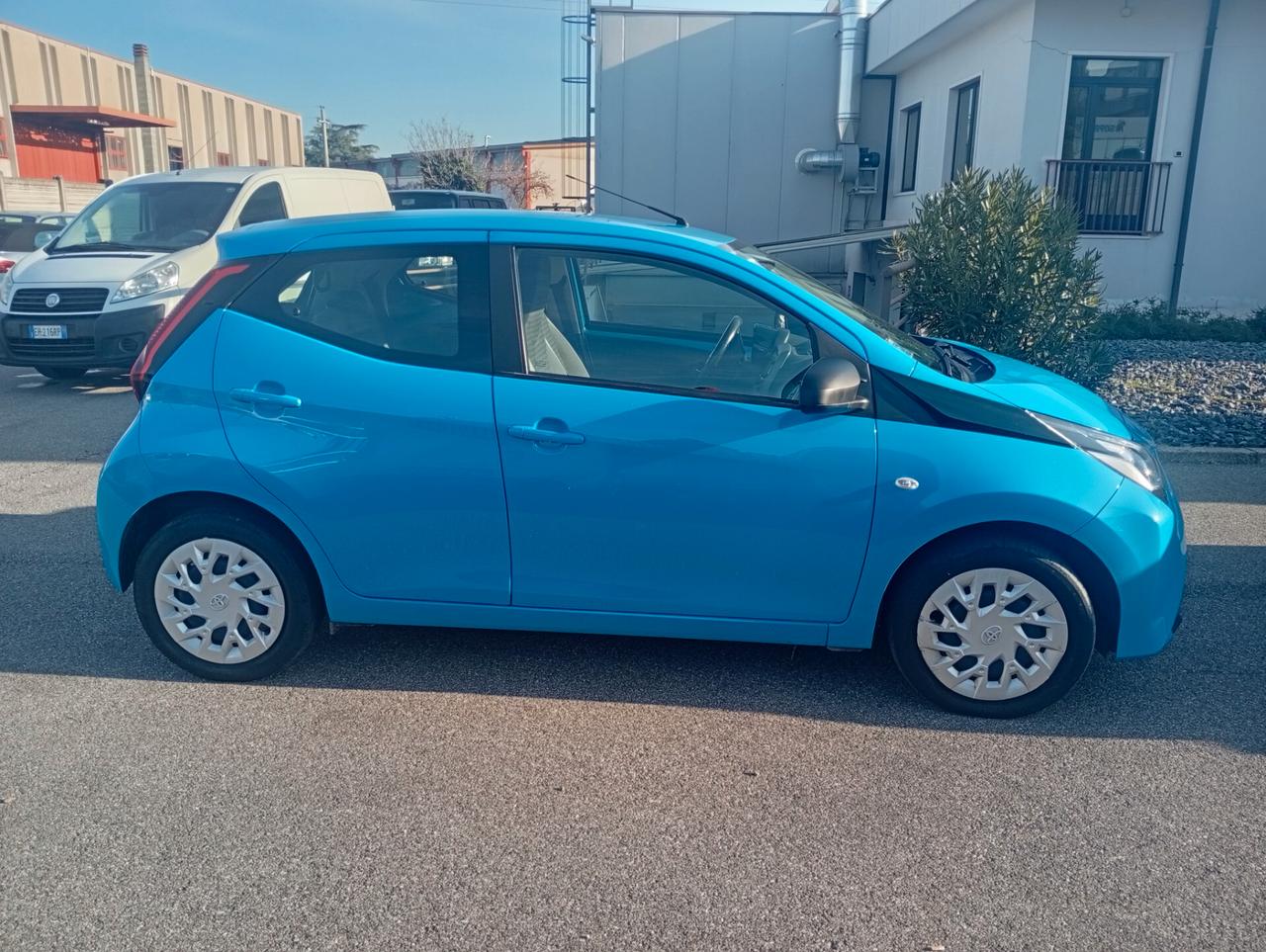 Toyota Aygo Connect 1.0 VVT-i 72 CV 5 porte x-clusiv NEOPATENTATI OK