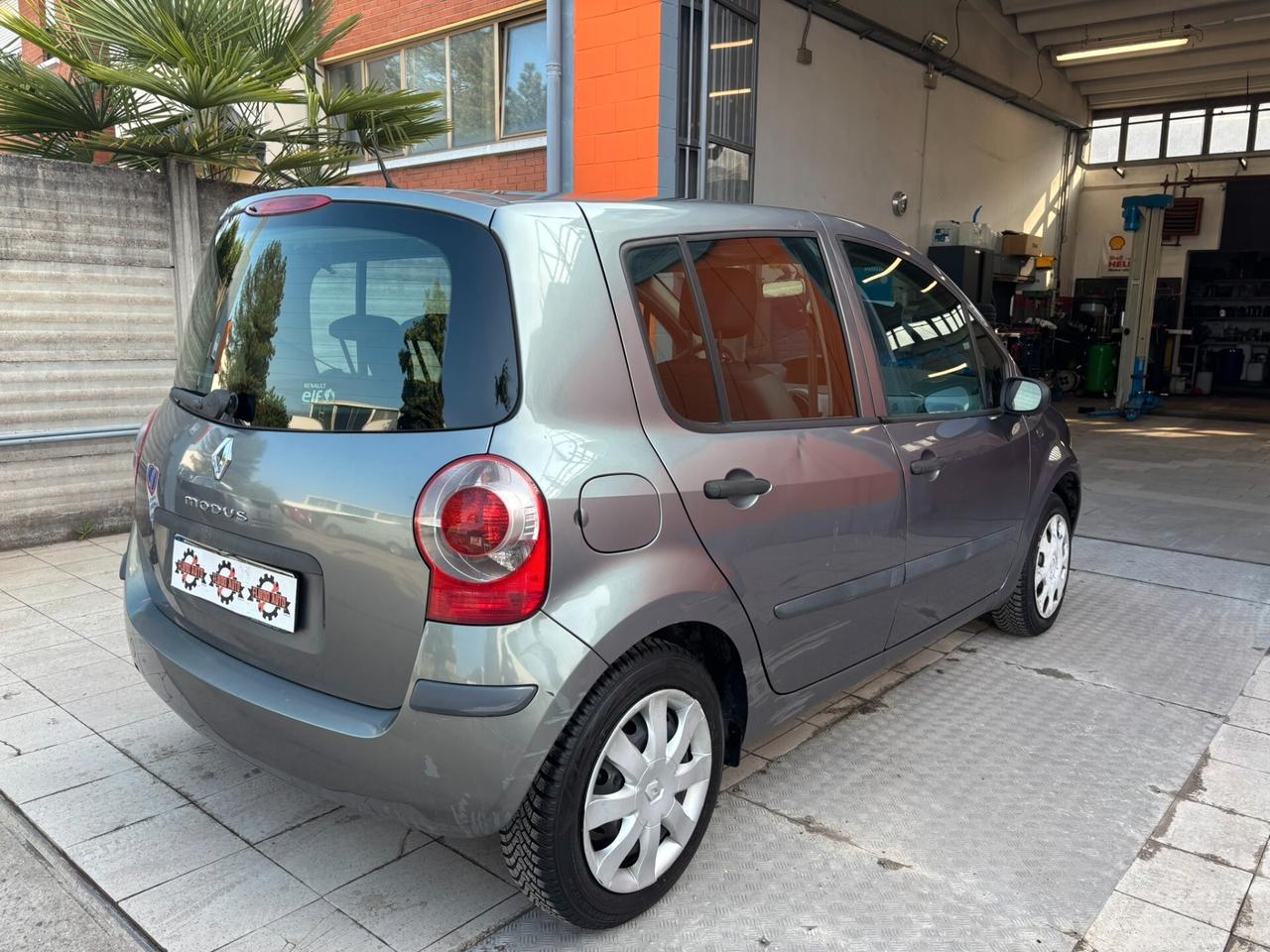 Renault Modus 1.2 16V Saint Tropez